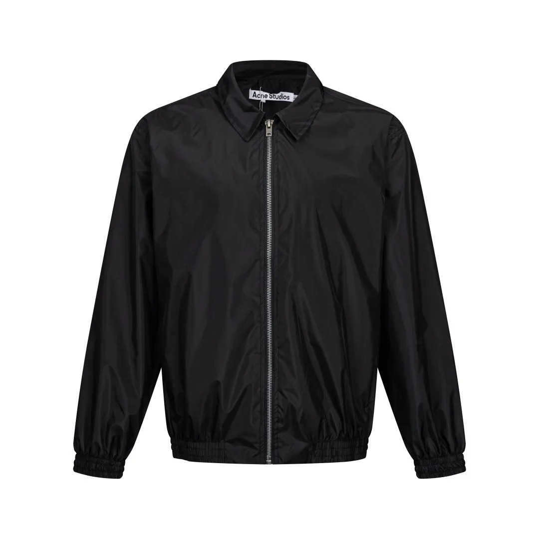 140 Acne Studios Lapel Coach Jacket Glossy nylon back lettering loose windproof jacket Classic lapel coach jacket version, STOCKHOLM back logo, Nordic simple style High-density glossy nylon fabric, light and crisp, windproof and water-repellent, with high-end gloss Metal main zipper + side eyelet details, cuff hem elastic cuffs, lock-type windproof Simple no large print on the front chest, letters on the back as a visual highlight, suitable for street commuting Style number: ST 014# Color: Off-white Black Burgundy Size: S-XL